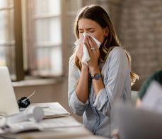 Co pyli w maju? Rośliny, które mogą wywołać alergię