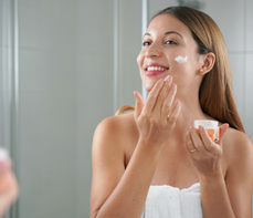 Krem z retinolem – jak wybrać i jak stosować?