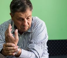 Reumatoidalne zapalenie stawów – przyczyny. Komu grozi RZS?