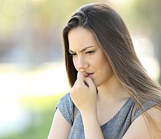 Obgryzanie paznokci – skutki i metody walki