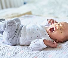 Potówki u niemowlaka − co można stosować bezpiecznie na potówki u dziecka?