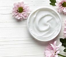 Krem do twarzy i pod oczy − jak dobrać krem do typu cery?