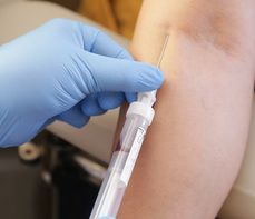 Białka gamma-globuliny – na czym polega badanie? Normy, wskazania, przygotowanie