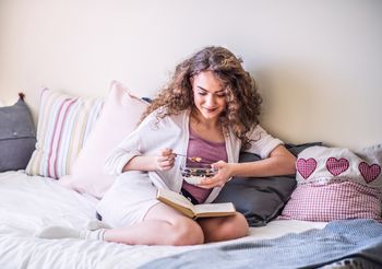 Kwas mlekowy występuje w fermentowanych produktach mlecznych, ale jest produkowany także przez nasz organizm. 